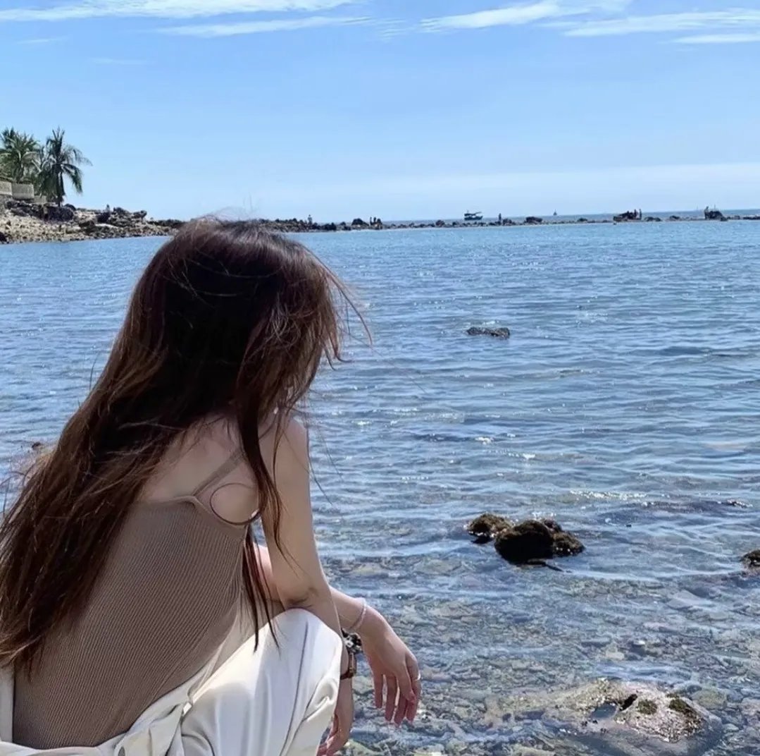 蓝色江流淌